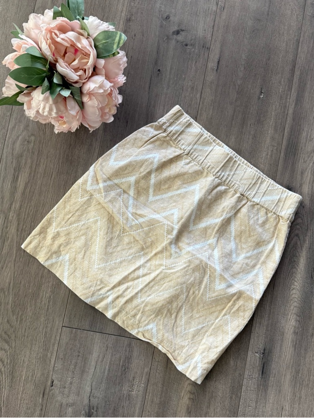 Banana Republic Creamy Chevron High Waist Mini Skirt - Picture 2 of 5